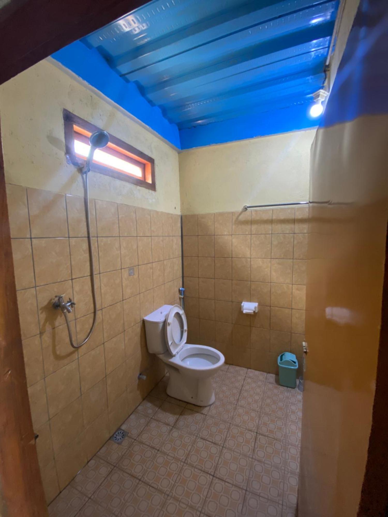 Pieter Homestay Labuan Bajo Exteriör bild